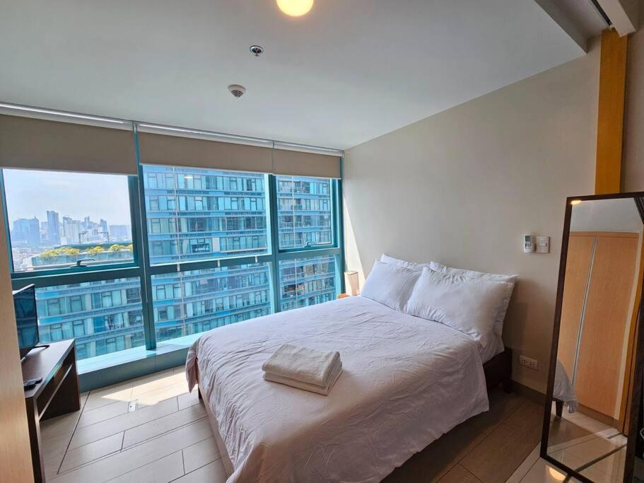 One Uptown In Bgc Chic & Trendy 1br 200mbps Fiber Manila