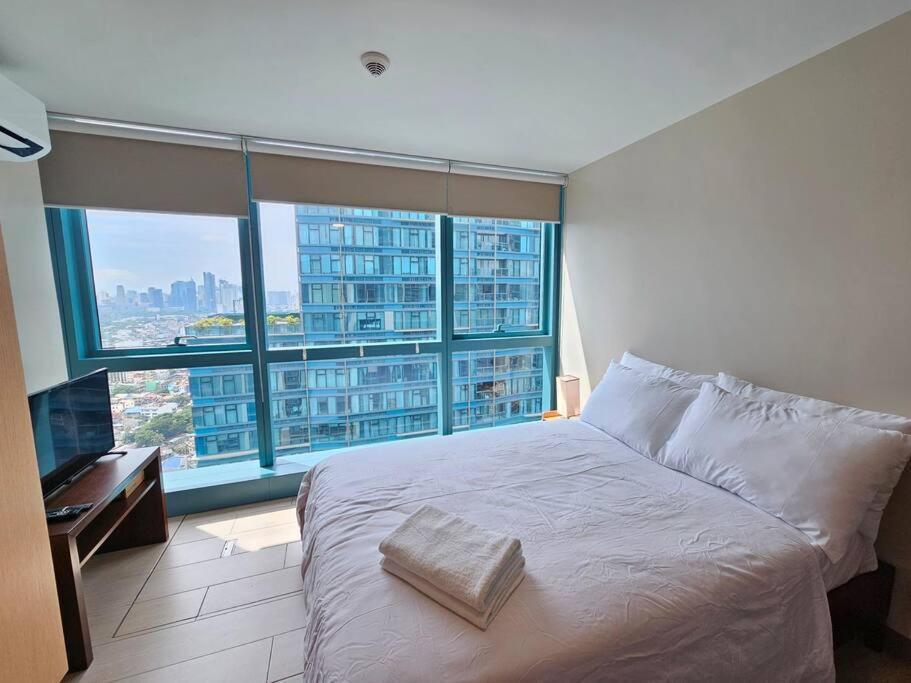 Apartment One Uptown In Bgc Chic & Trendy 1br 200mbps Fiber *
