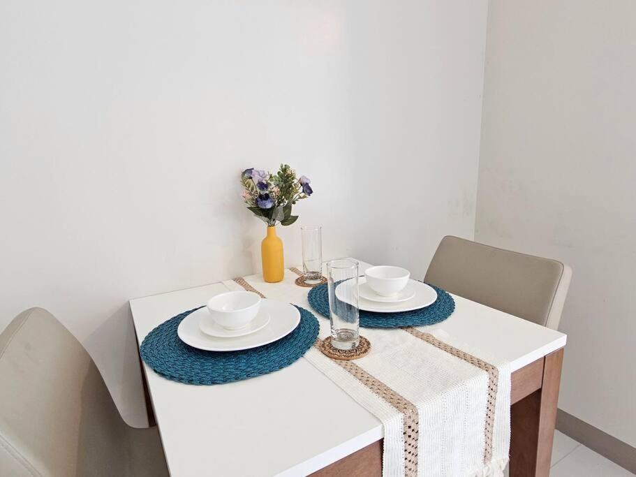 Apartment One Uptown In Bgc Chic & Trendy 1br 200mbps Fiber *