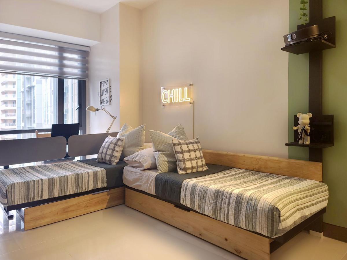 Spacious Family Sleeper Bgc & 84inch Cinema *
