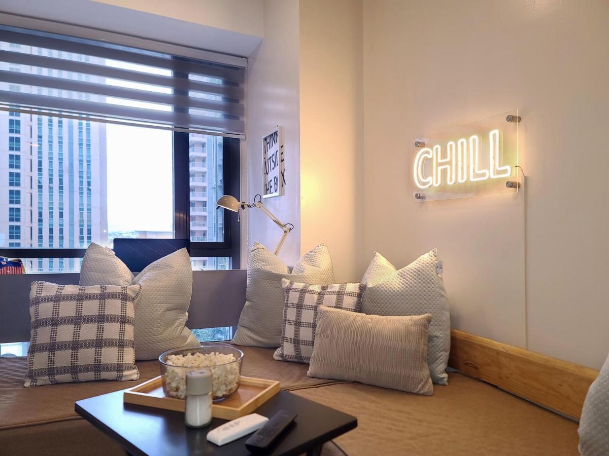 Spacious Family Sleeper Bgc & 84inch Cinema Apartment Manila