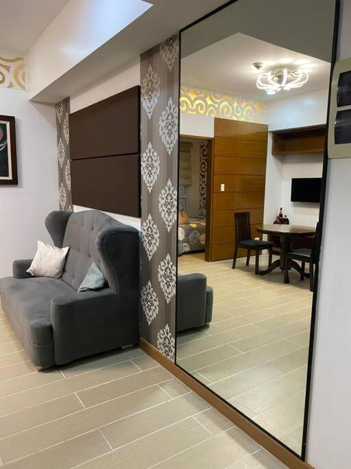Venice Group Staycation & B1 Pay Parking Apartment *