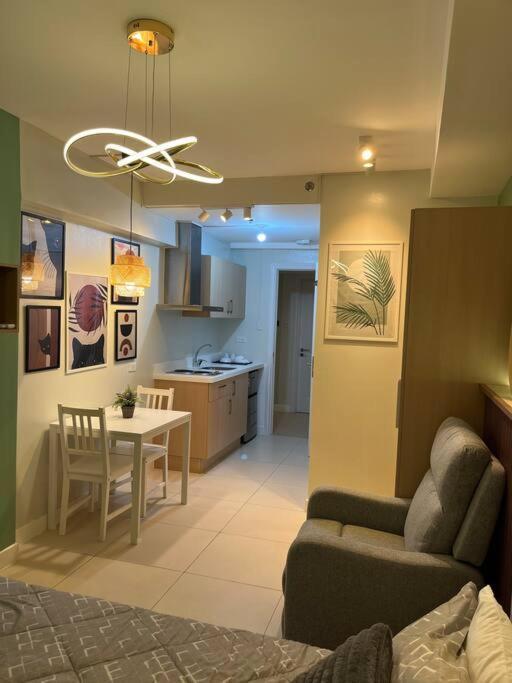 Relaxing And Cozy Unit At The Residences Apartment *
