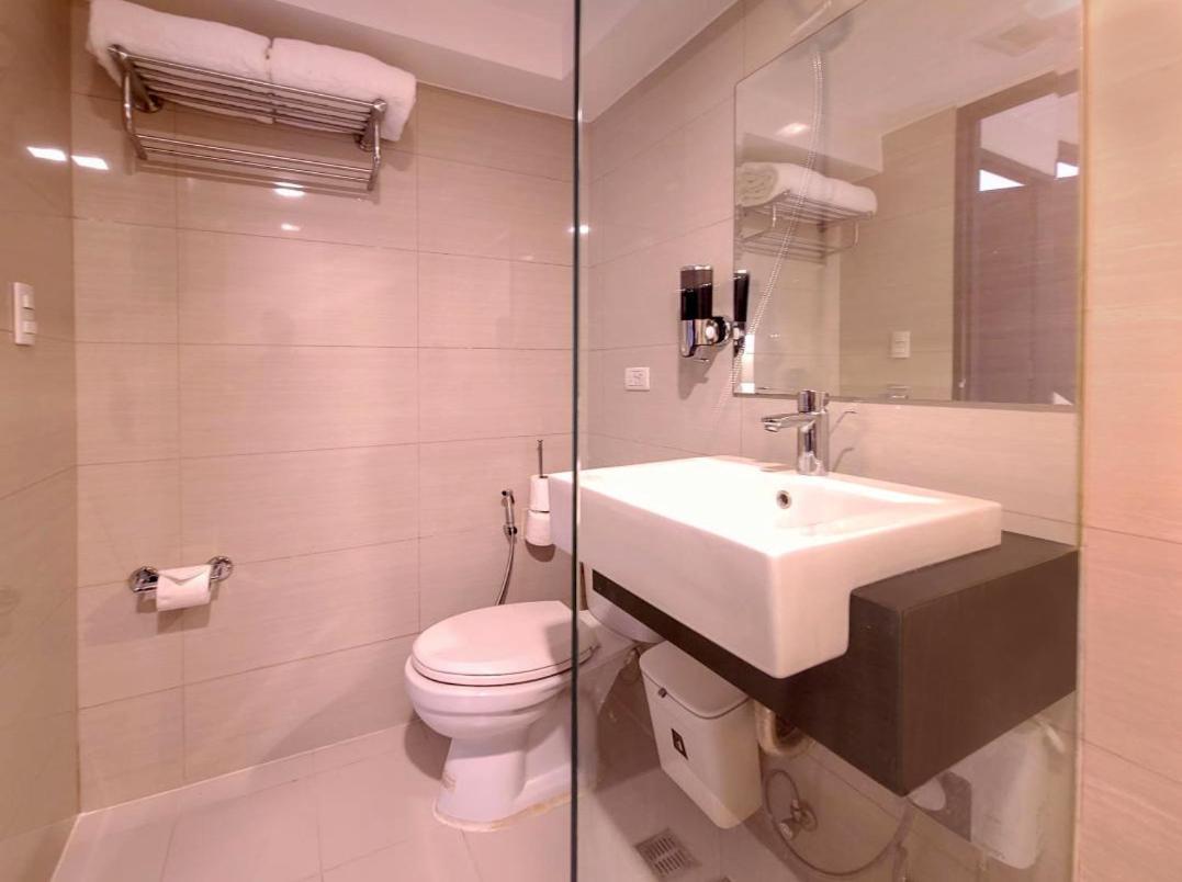 Spacious Family Sleeper Bgc & 84inch Cinema