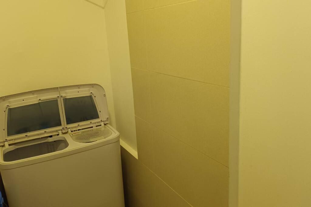 Apartment Unit In Downtown *