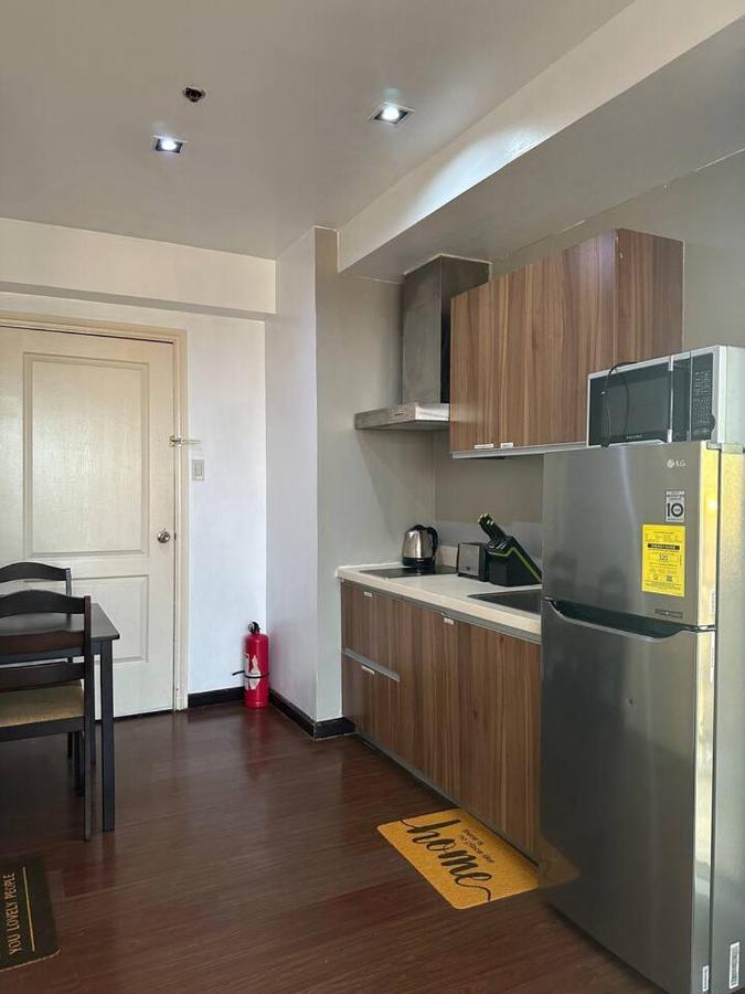 Homestyle Rare Find Corner With 2 Balconies In The Gramercy Residences Apartamento