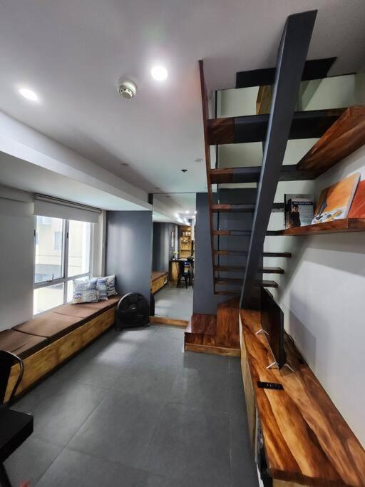 Bgc Rustic-themed Loft W/ Pool View 200mbps Apartment Manila