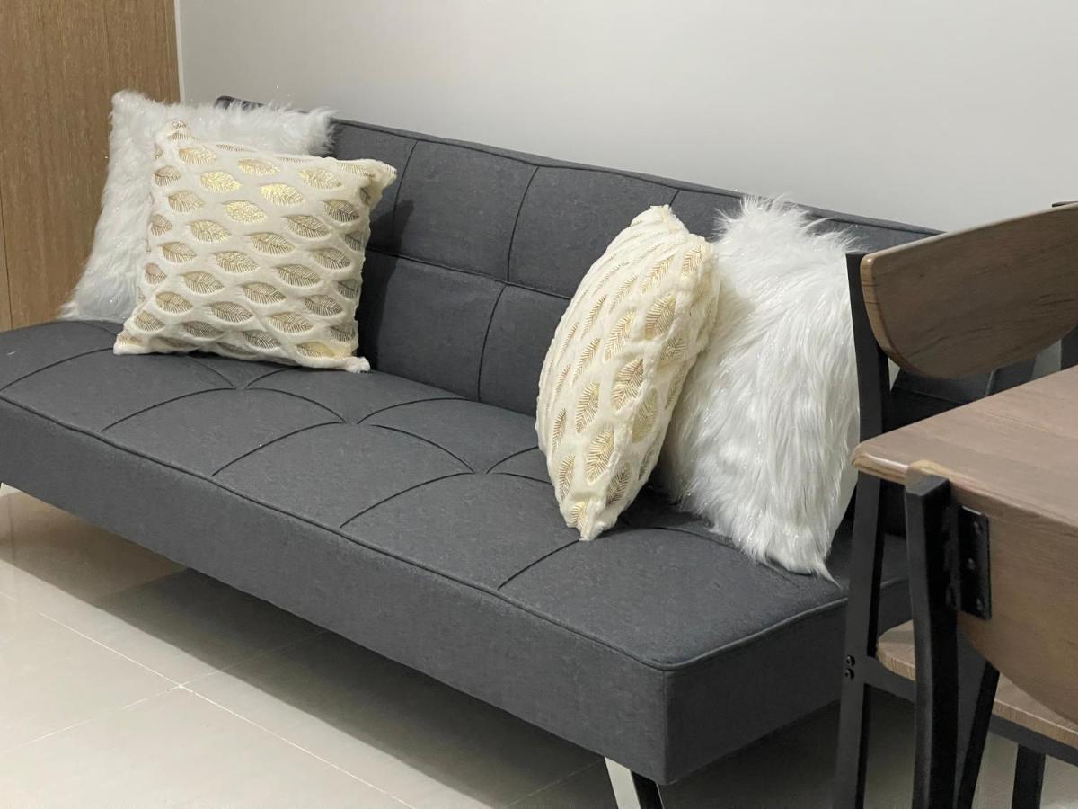 Metropolis Staycation At Grass Residences Manila