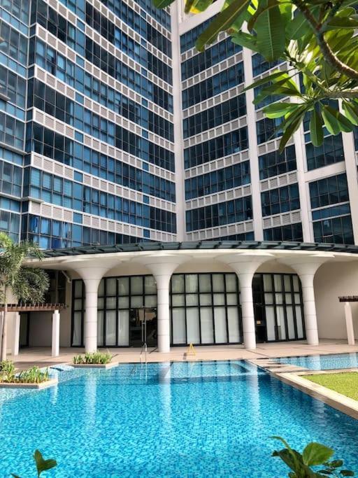 Apartment 2br 2tb Uptown Parksuites Bgc Balcony,fast Wifi,washer Manila