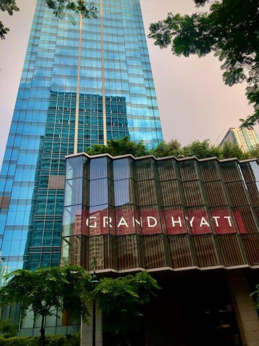 2br 2tb Uptown Parksuites Bgc Balcony,fast Wifi,washer *