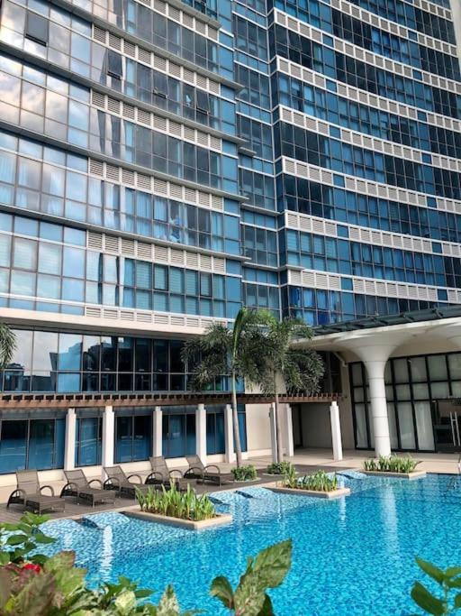 2br 2tb Uptown Parksuites Bgc Balcony,fast Wifi,washer Apartment