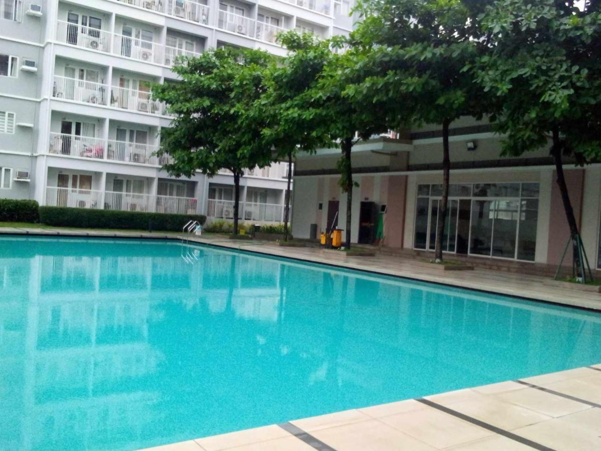 Trees Residences Staycation Apartment