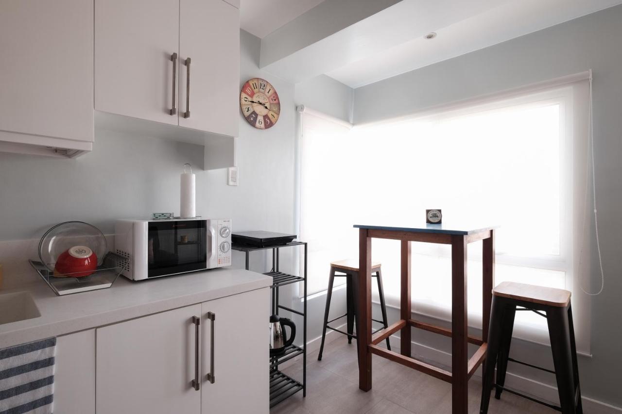 One Bedroom Budget In Bgc Apartment Manila