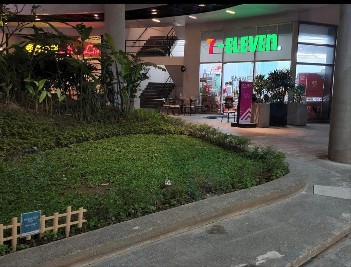Cozy Makati: Urban Retreat With Entertainment & Amenities
