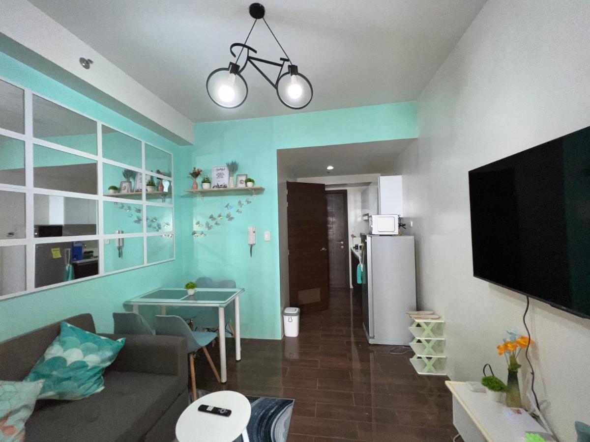 Cozy Makati: Urban Retreat With Entertainment & Amenities Manila