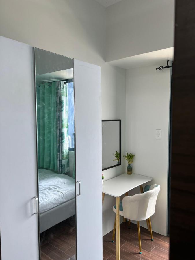 Cozy Makati: Urban Retreat With Entertainment & Amenities *
