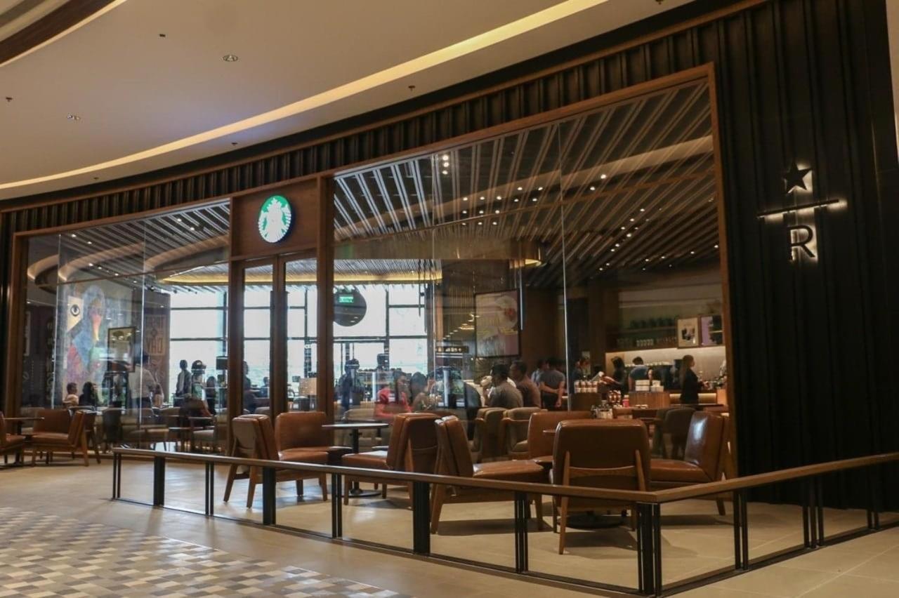 Cozy Makati: Urban Retreat With Entertainment & Amenities