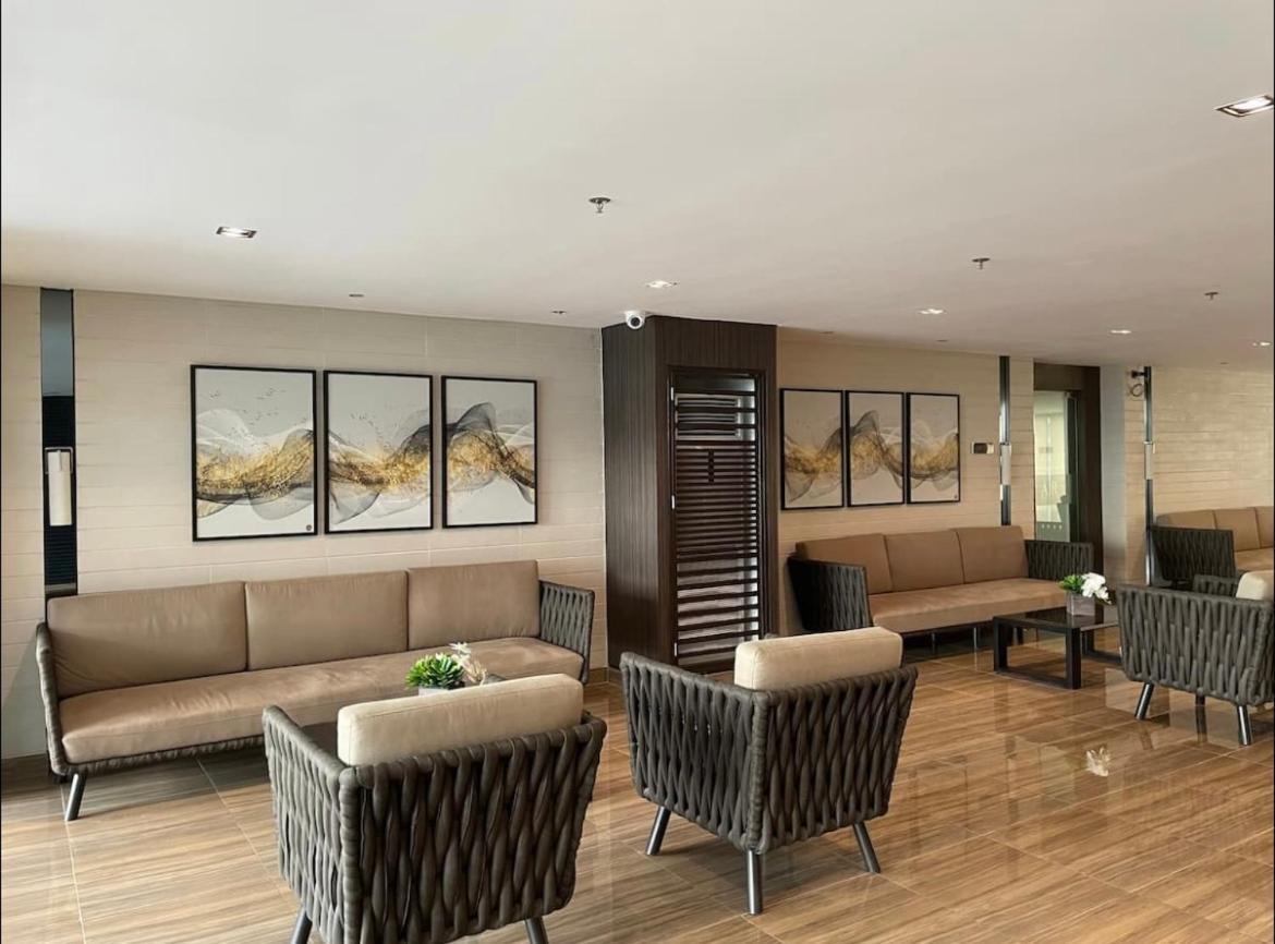 Cozy Makati: Urban Retreat With Entertainment & Amenities * Manila