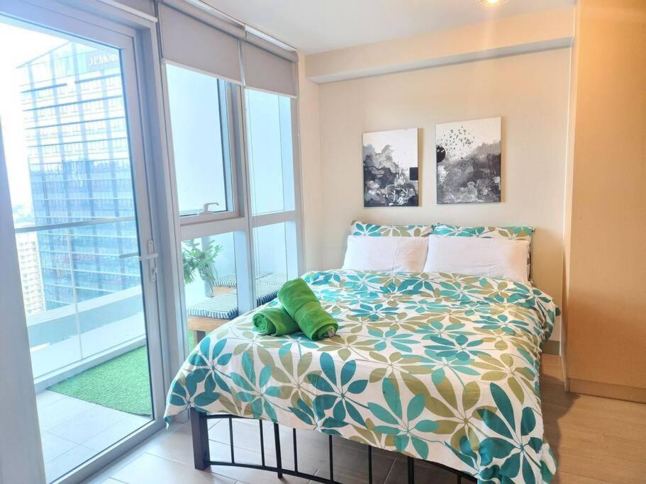 Apartment Bgc Uptown Parksuites W/balcony And Stunning View