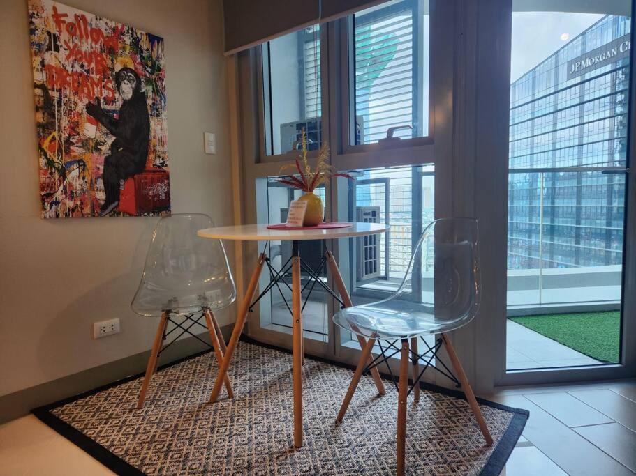 Apartment Bgc Uptown Parksuites W/balcony And Stunning View *