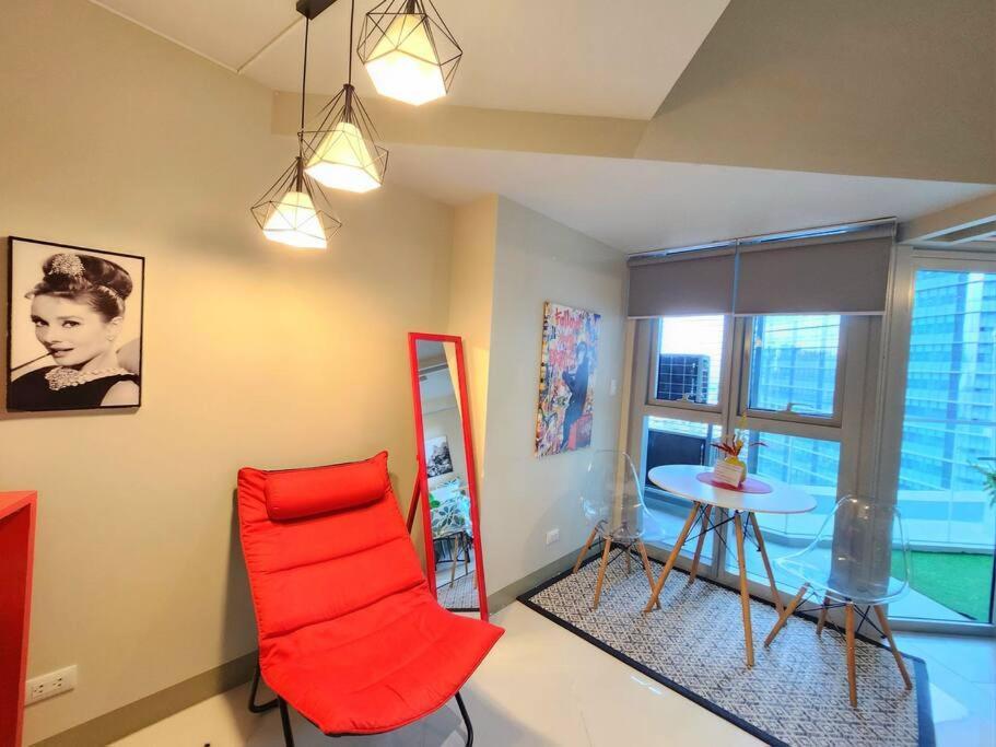Bgc Uptown Parksuites W/balcony And Stunning View Apartment