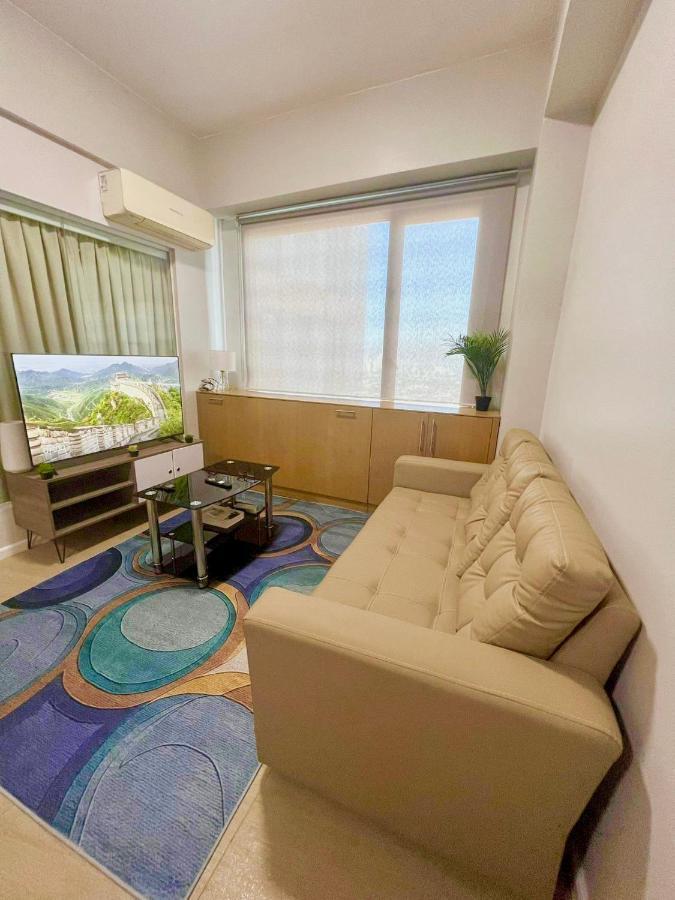 Apartment One Bedroom With Stunning Views On 38th Floor In Eastwood Metro *