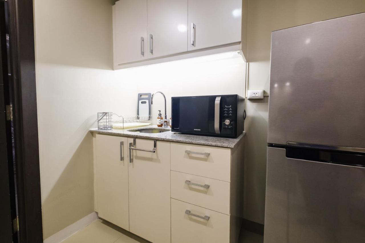 Spacious 2br In Bgc With Workspace & Washer Apartment