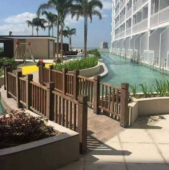 Apartment Unit At The Breeze Manila