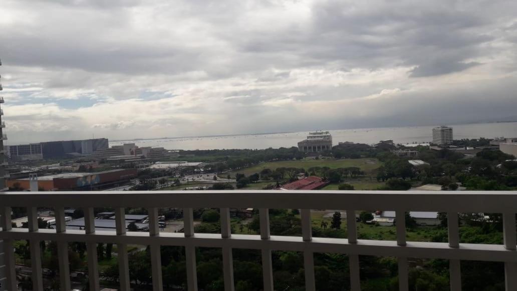 Unit At The Breeze Manila