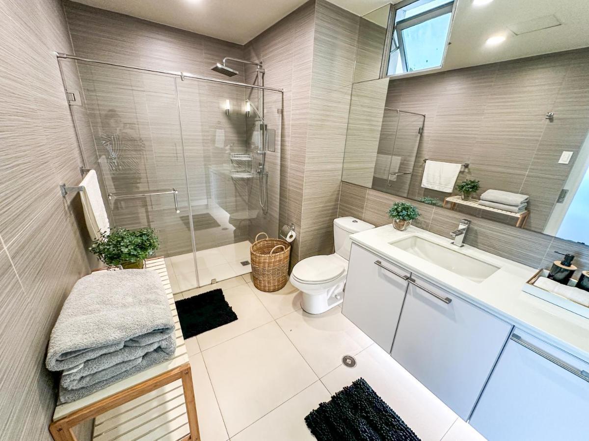 Avant Spacious Sanctuary With The View In Bgc Apartment Manila