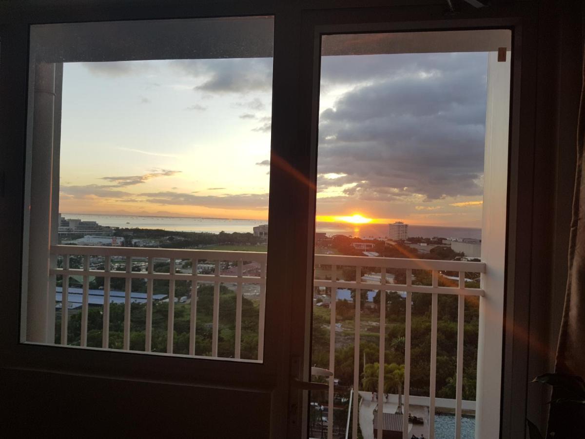 Apartment Unit At The Breeze
