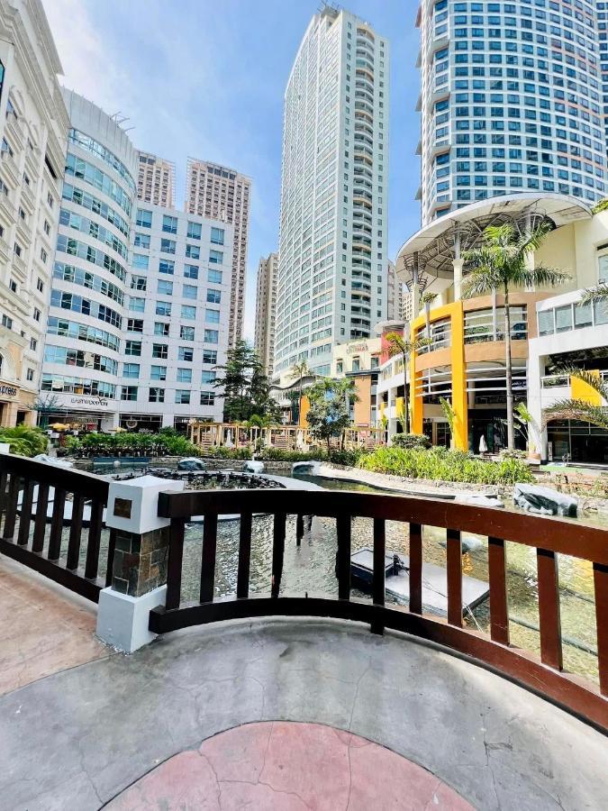 One Bedroom With Stunning Views On 38th Floor In Eastwood Metro Apartment Manila