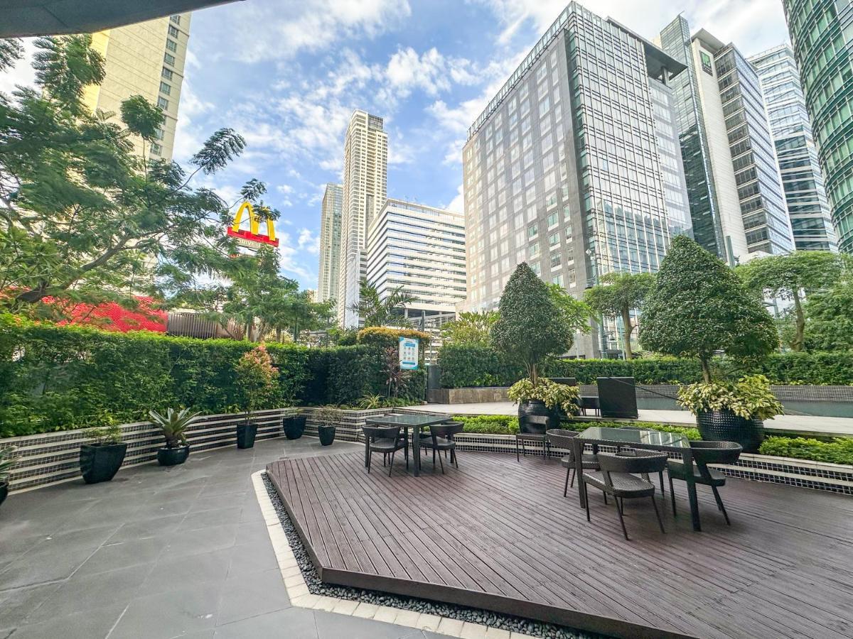 Avant Spacious Sanctuary With The View In Bgc Apartment