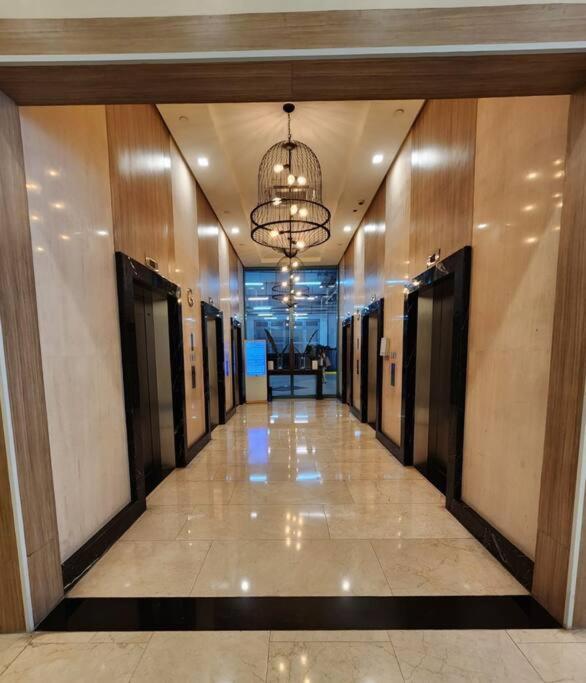 Vibrant Urban Getaway In Bgc Apartment Manila