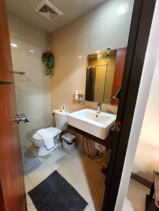 Apartment Vibrant Urban Getaway In Bgc