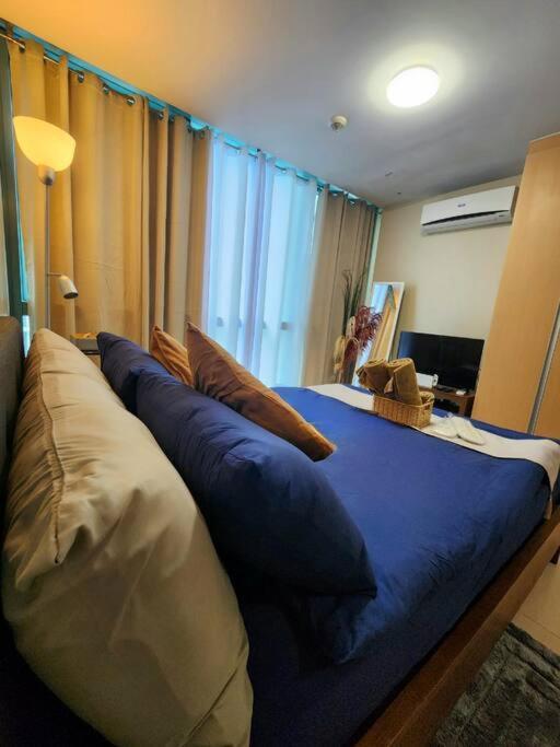 Vibrant Urban Getaway In Bgc Manila