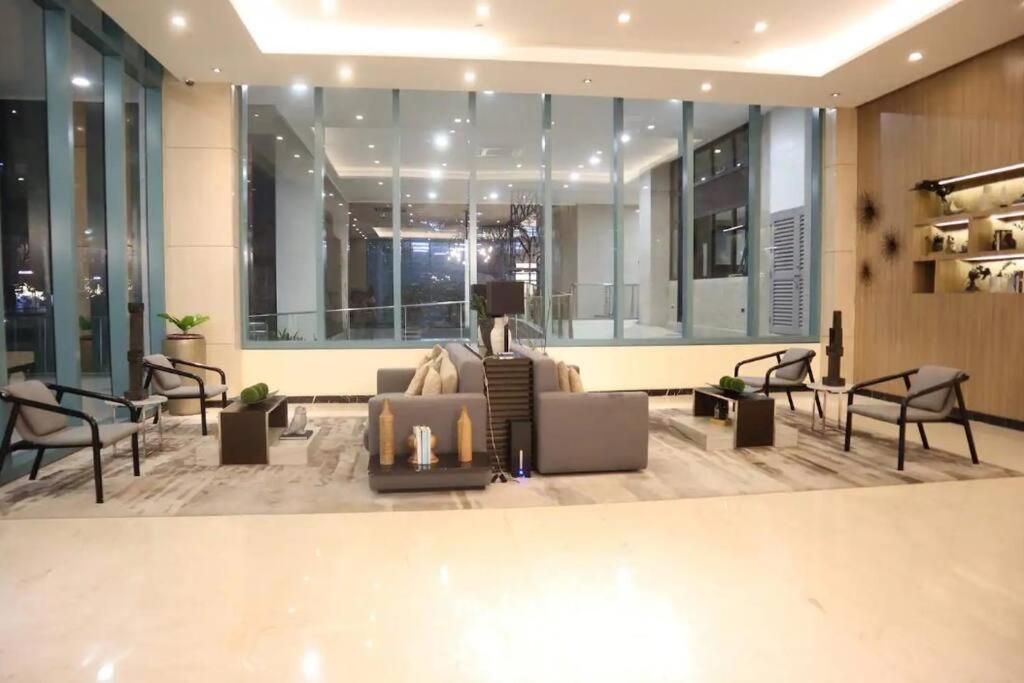 Apartment Vibrant Urban Getaway In Bgc