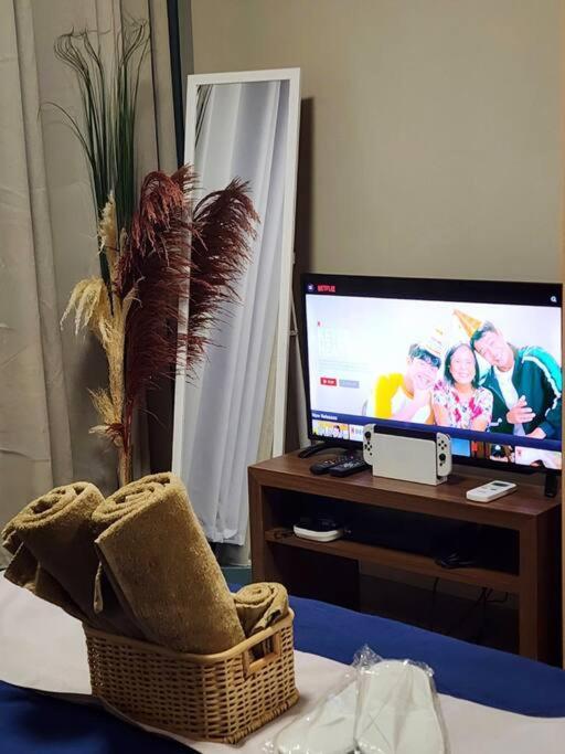Vibrant Urban Getaway In Bgc Apartment Manila