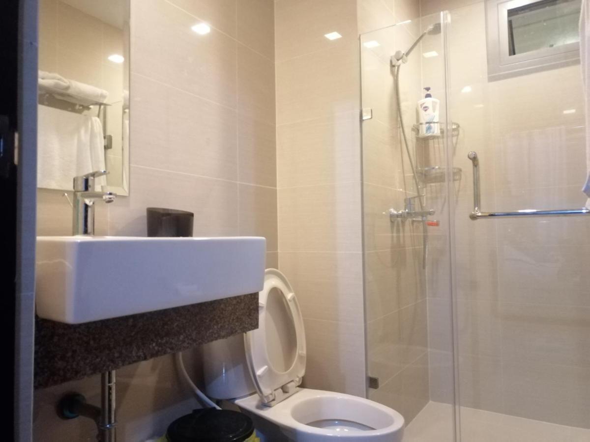 Modern At Naia Terminal 3 Apartment *