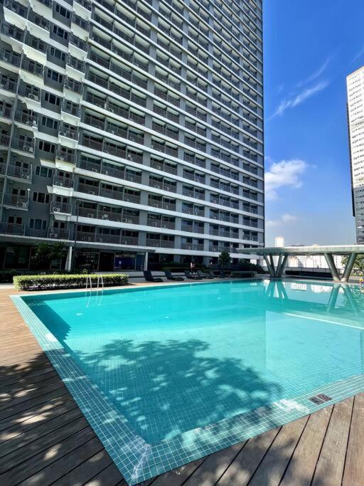 Cozy Unit At Fame Metro Manila