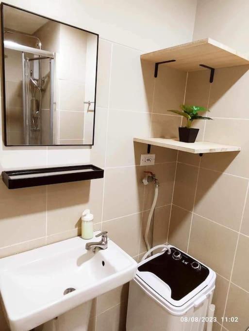 Cozy Unit At Fame Metro Apartment *