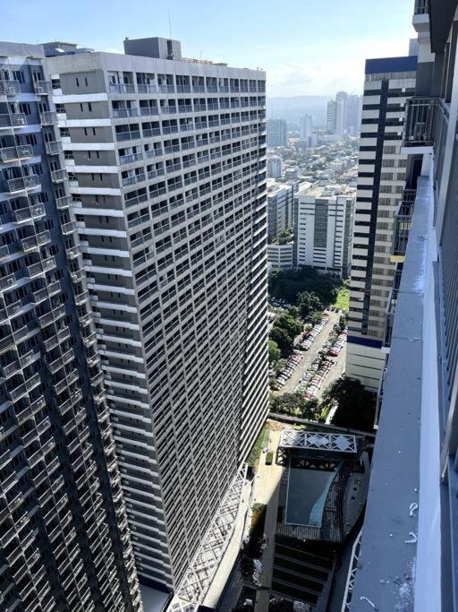 Cozy Unit At Fame Metro Manila