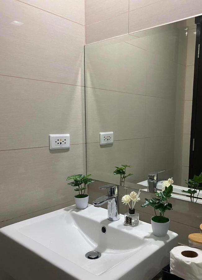 One Bedroom With Stunning Views On 38th Floor In Eastwood Metro Apartment