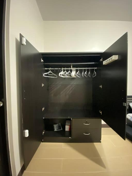 Modern 1br Apartment Manila