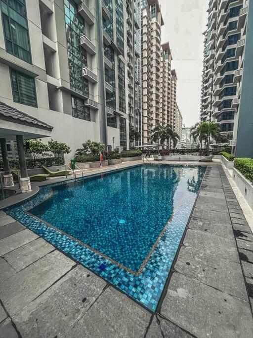 Unit Viceroy Residences Mckinley Hill Cd22b *