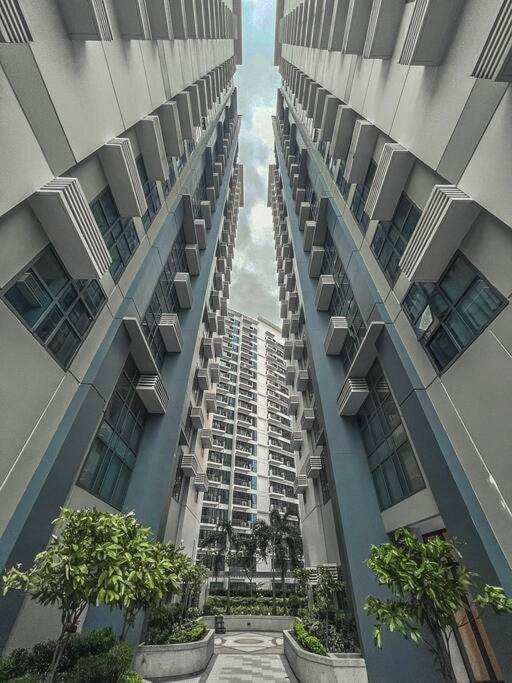 Unit Viceroy Residences Mckinley Hill Cd22b Apartment *