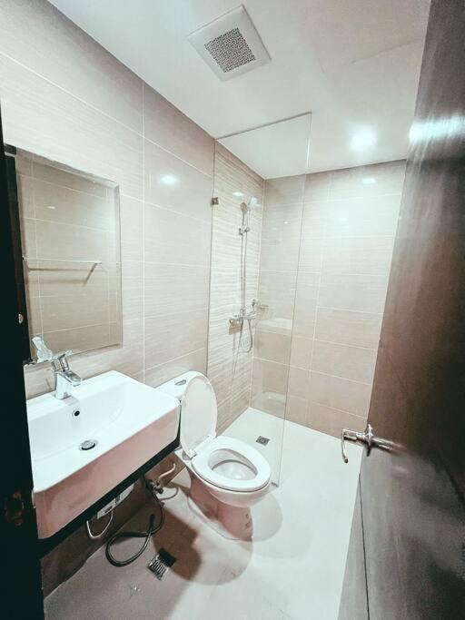 Apartment Unit Viceroy Residences Mckinley Hill Cd22b