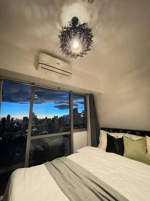 The Serene Escape Rockwell Makati City View 1br * Manila