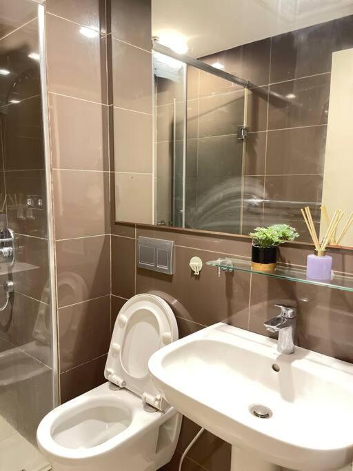 The Serene Escape Rockwell Makati City View 1br Apartamento Manila