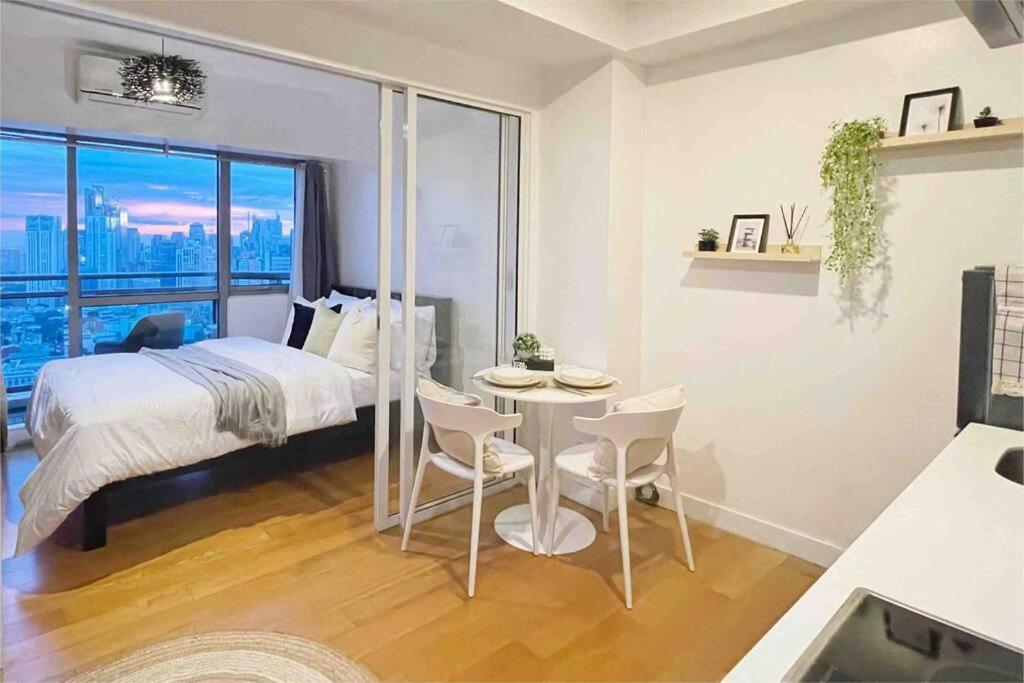 The Serene Escape Rockwell Makati City View 1br Apartamento